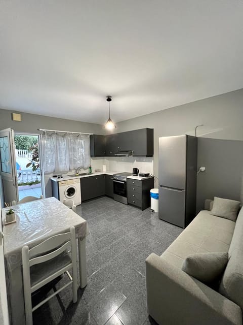 Kitchen or kitchenette, Living room, Seating area, Dining area, pet friendly