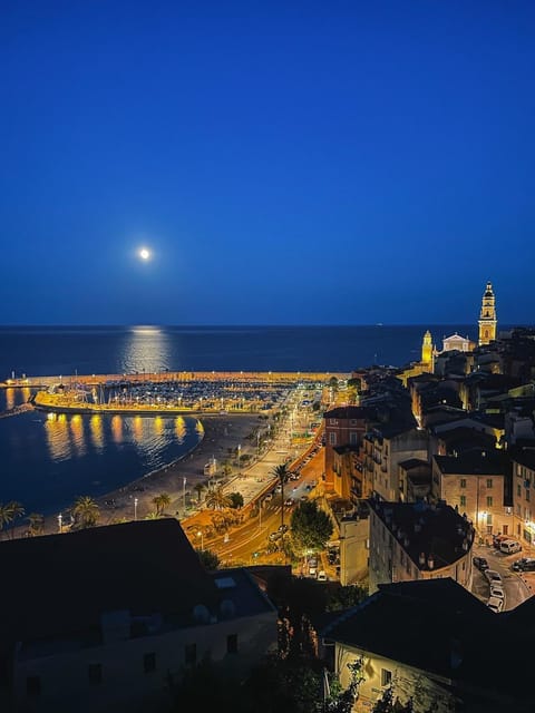 Villa l'ensoleillée vue panoramique mer, 250 m de la plage et du centre ville Apartment in Menton