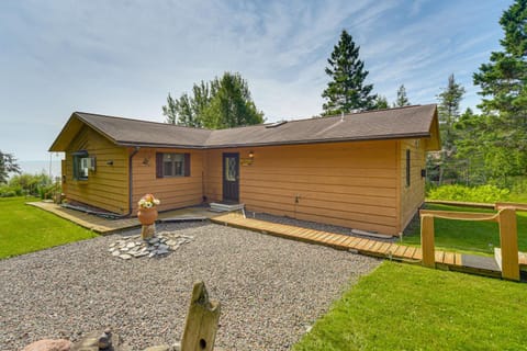 15 Mi to Duluth Lake Superior Beachfront Home! Apartment in Wisconsin