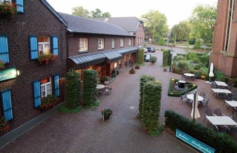 Facade/entrance, Balcony/Terrace