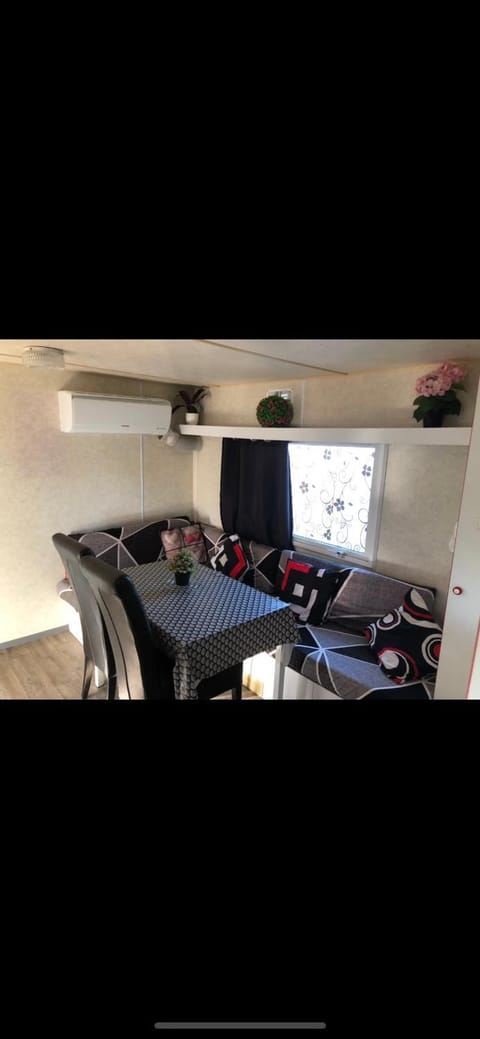 Mobilhome à Fréjus à 15 minute de la mer sur terrain indépendant Vacation rental in Roquebrune-sur-Argens