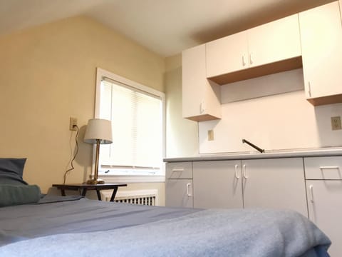 1950s Charm In The Heart Of Waterbury Vacation rental in Waterbury