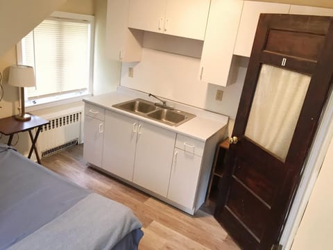 1950s Charm In The Heart Of Waterbury Vacation rental in Waterbury