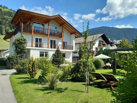 Property building, Natural landscape, Garden, Garden view, Mountain view