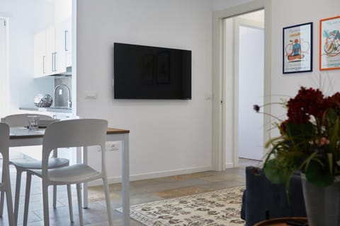 TV and multimedia, Living room, Seating area, Dining area