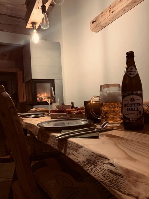 Kitchen or kitchenette, Food and drinks, Dining area, Food, Drinks
