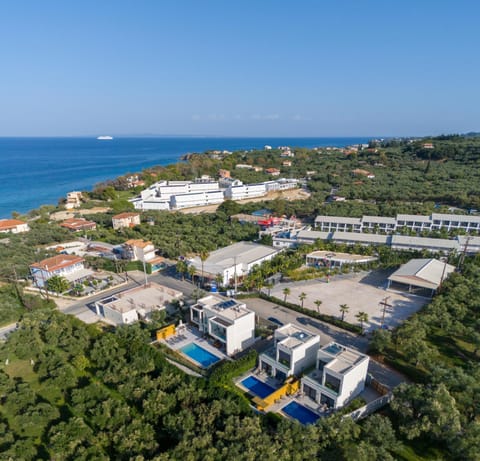 Property building, Day, Neighbourhood, Natural landscape, Bird's eye view, Beach, Pool view, Sea view, Street view, Swimming pool
