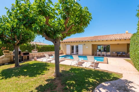 Property building, Garden, Swimming pool