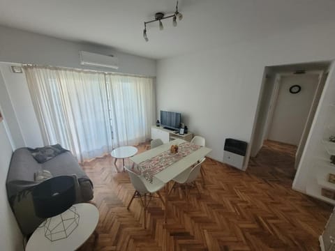 TV and multimedia, Living room, Lounge or bar, Dining area