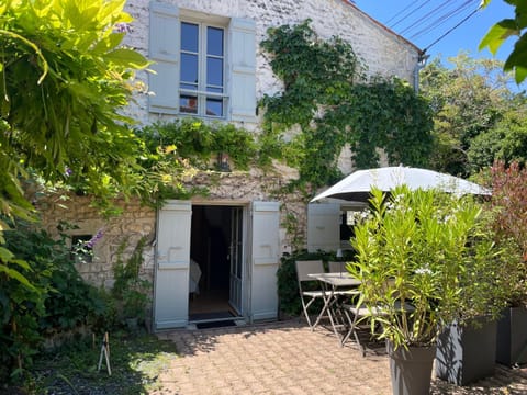 Property building, Patio, Spring, Inner courtyard view