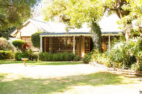 Property building, Facade/entrance, Garden
