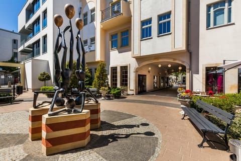 Patio, Facade/entrance