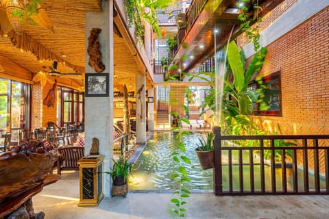Property building, Patio, Restaurant/places to eat, Day, Natural landscape, Living room, Lobby or reception, Other, Banquet/Function facilities, Seating area, Swimming pool