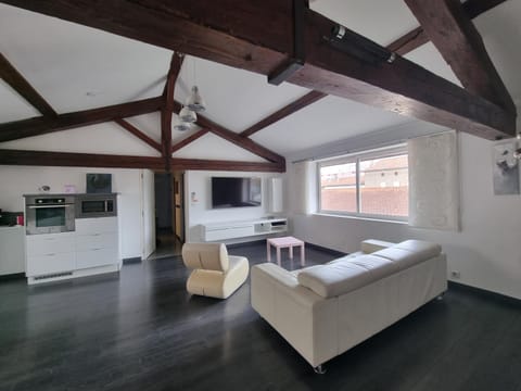 TV and multimedia, Kitchen or kitchenette, Living room