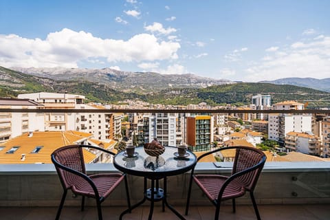 Balcony/Terrace, City view, Mountain view, Street view