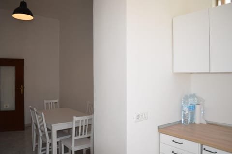 Kitchen or kitchenette, Dining area, Communal kitchen