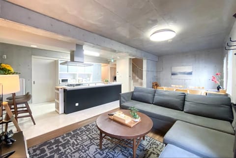 Kitchen or kitchenette, Living room, Seating area, Dining area