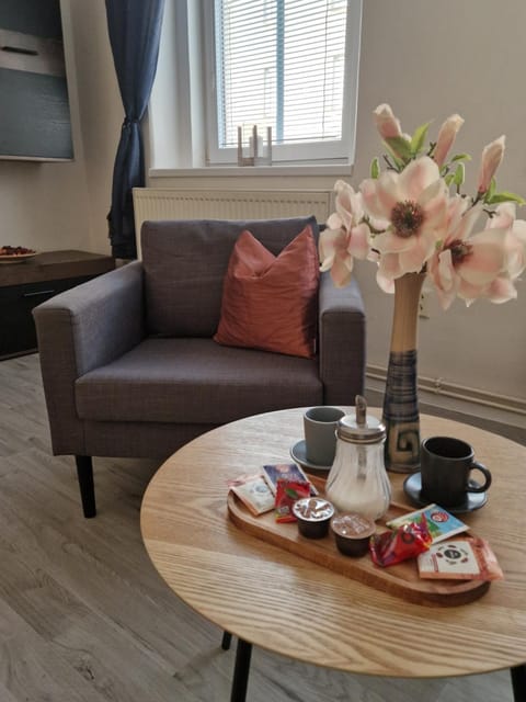 Coffee/tea facilities, Living room, Seating area