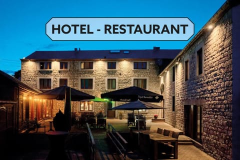 Property building, Restaurant/places to eat, Balcony/Terrace