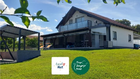 Property building, Facade/entrance, Day, Property logo or sign, Natural landscape, BBQ facilities, Hot Tub, View (from property/room), Balcony/Terrace, Seating area, Logo/Certificate/Sign, On site, Area and facilities, Sports, Entertainment, Location, Certificate/Award, Inner courtyard view, Parking