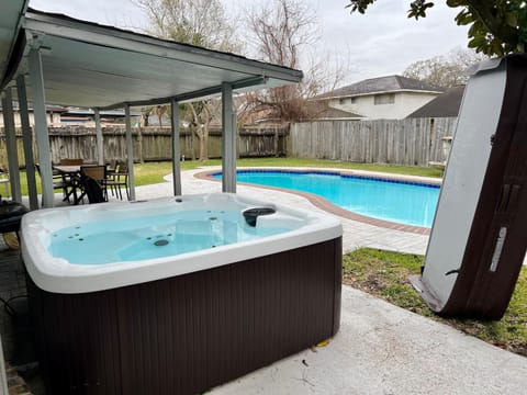 Hot Tub, Swimming pool