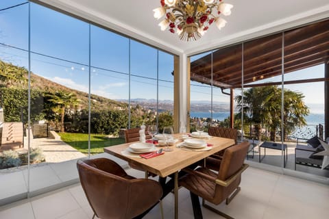 View (from property/room), Balcony/Terrace, Dining area, Mountain view, Sea view