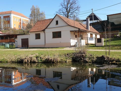 Property building, Neighbourhood