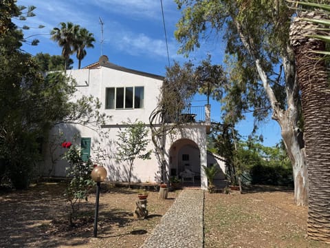 Property building, Day, Garden, Garden view