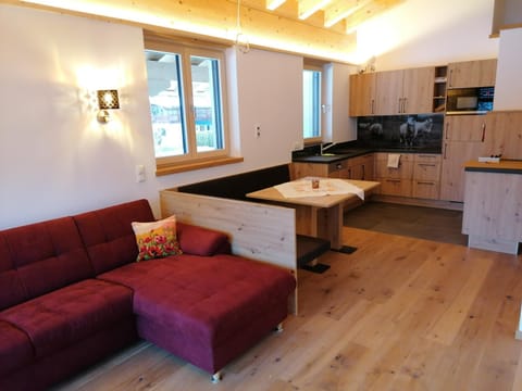 Kitchen or kitchenette, Seating area, Dining area, stove