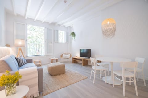 Balcony/Terrace, Living room, Lounge or bar, Seating area, Landmark view
