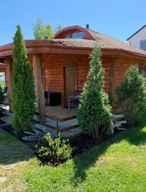 Property building, Patio, Facade/entrance