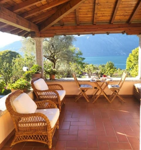 Casa Intignano - Camera con bagno e portico vista lago Apartment in Tremezzo