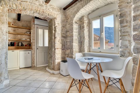 Kitchen or kitchenette, Seating area, Dining area, City view, Garden view, Landmark view, Mountain view, Sea view