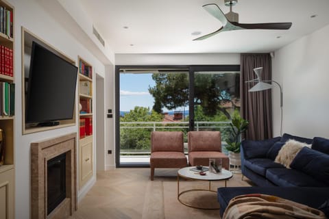 Summer, TV and multimedia, View (from property/room), Balcony/Terrace, Living room, Decorative detail, Seating area