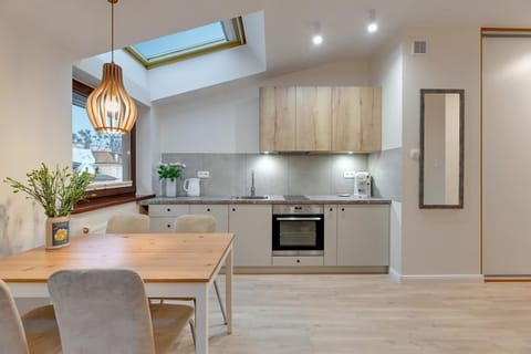 Kitchen or kitchenette, Dining area, dishwasher, oven, stove