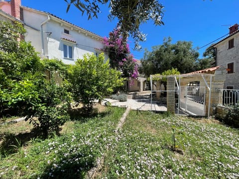 Garden, Garden view