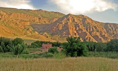Nearby landmark, Natural landscape, Mountain view