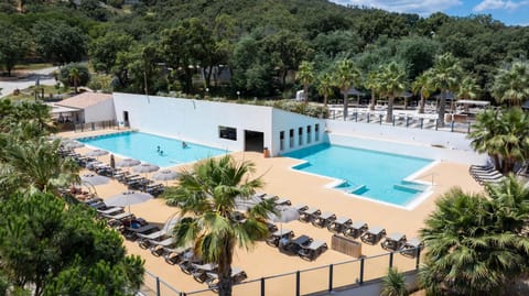 Patio, Day, Natural landscape, Bird's eye view, View (from property/room), Pool view, Swimming pool, Parking, sunbed