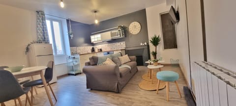 TV and multimedia, Kitchen or kitchenette, Living room, Dining area