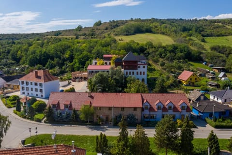 Property building, Neighbourhood, Natural landscape, Bird's eye view, Location