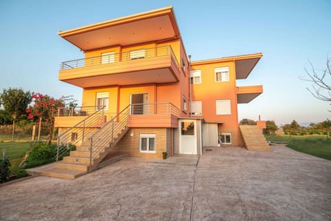 Property building, Facade/entrance, Garden