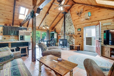 Woodsy Beaver Cove Cabin with Deck and Fire Pit! Cabin in Beaver Cove