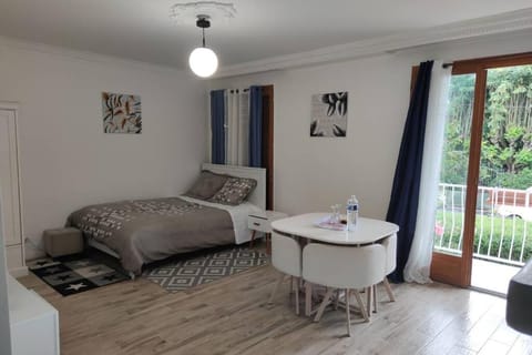 Super Appart entre Paris et Dysney équipé(Ref: KA) Apartment in Gagny