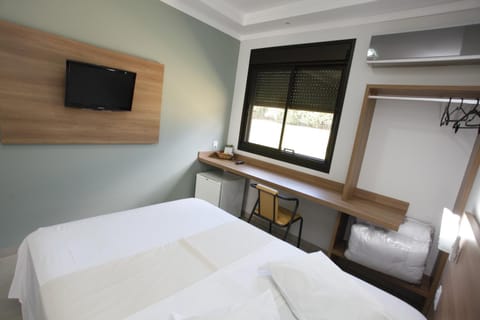 Bed, TV and multimedia, Bedroom