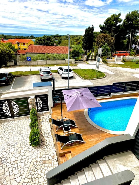 NOEL - three bedroom apartment with pool Apartment in Banjole