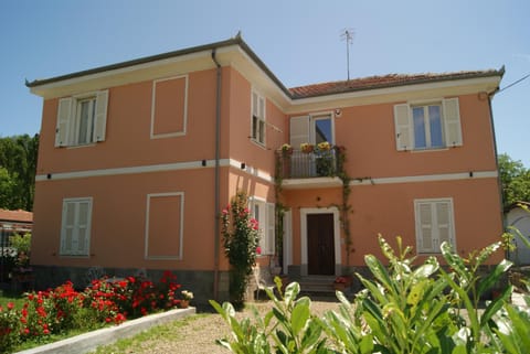 Property building, Facade/entrance, Garden