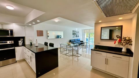 Sunny Isles, beach life! Parking included Apartment in Sunny Isles Beach