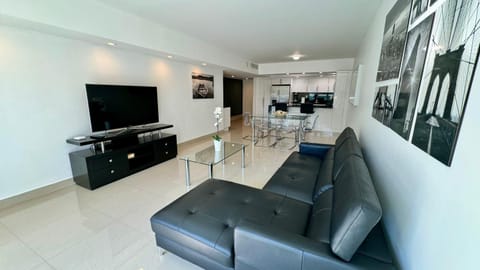 Sunny Isles, beach life! Parking included Apartment in Sunny Isles Beach