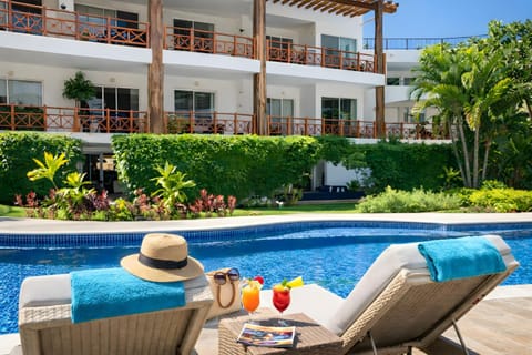Property building, Patio, Solarium, Balcony/Terrace, Swimming pool