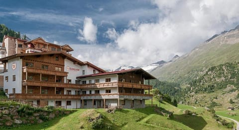 Property building, Facade/entrance, Spring, Day, Natural landscape, Mountain view